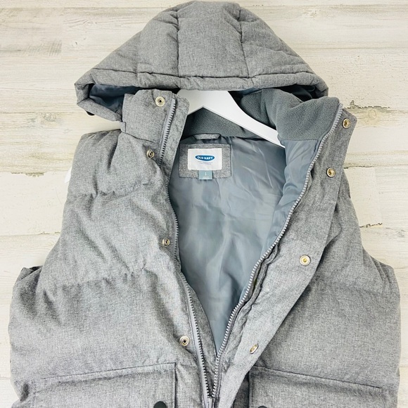 Old Navy Hooded Puffer Vest - Picture 4 of 9